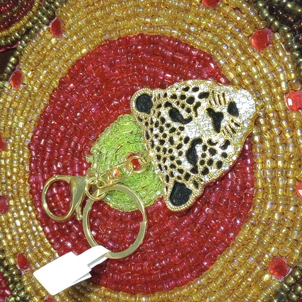 Leopard Charm Keychain - Picture 5 of 9